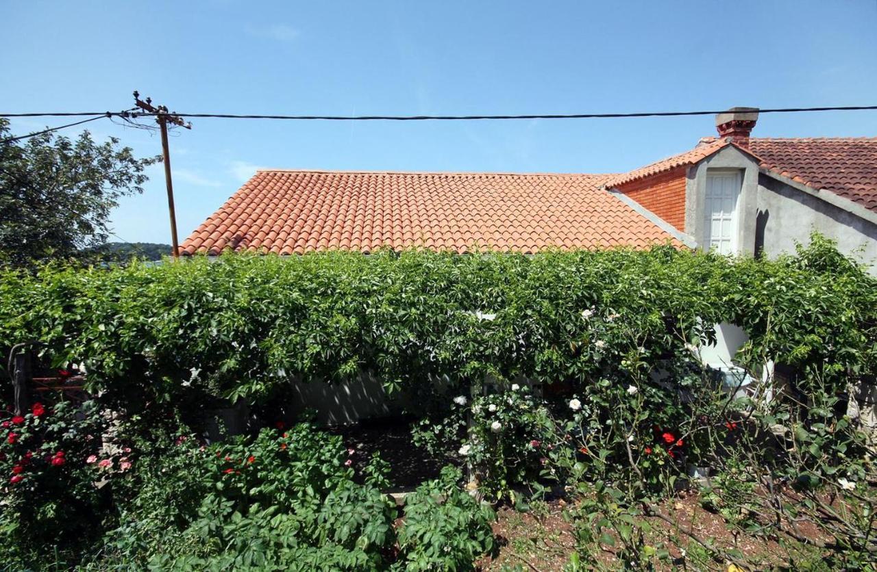 Double Room Pomena 4929A Exterior photo